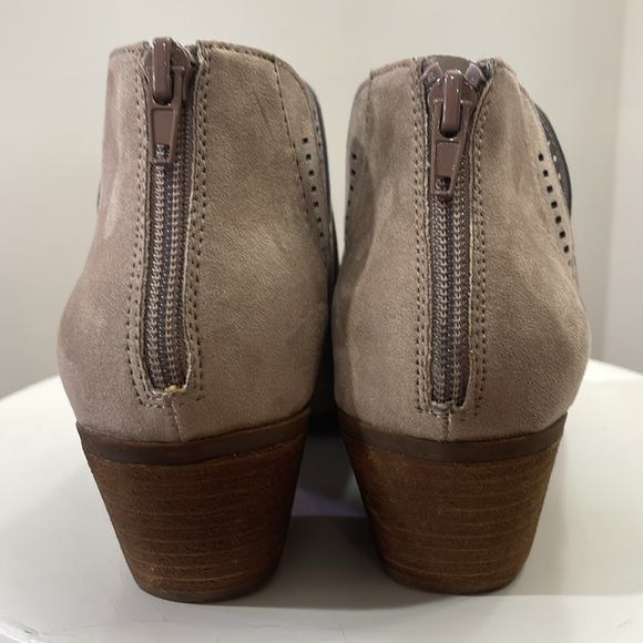 💓Size 9 Carlos Santana taupe color - Picture 5 of 8